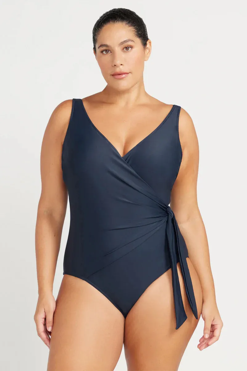 Hues Underwire Swimsuit In Navy - ArteSands