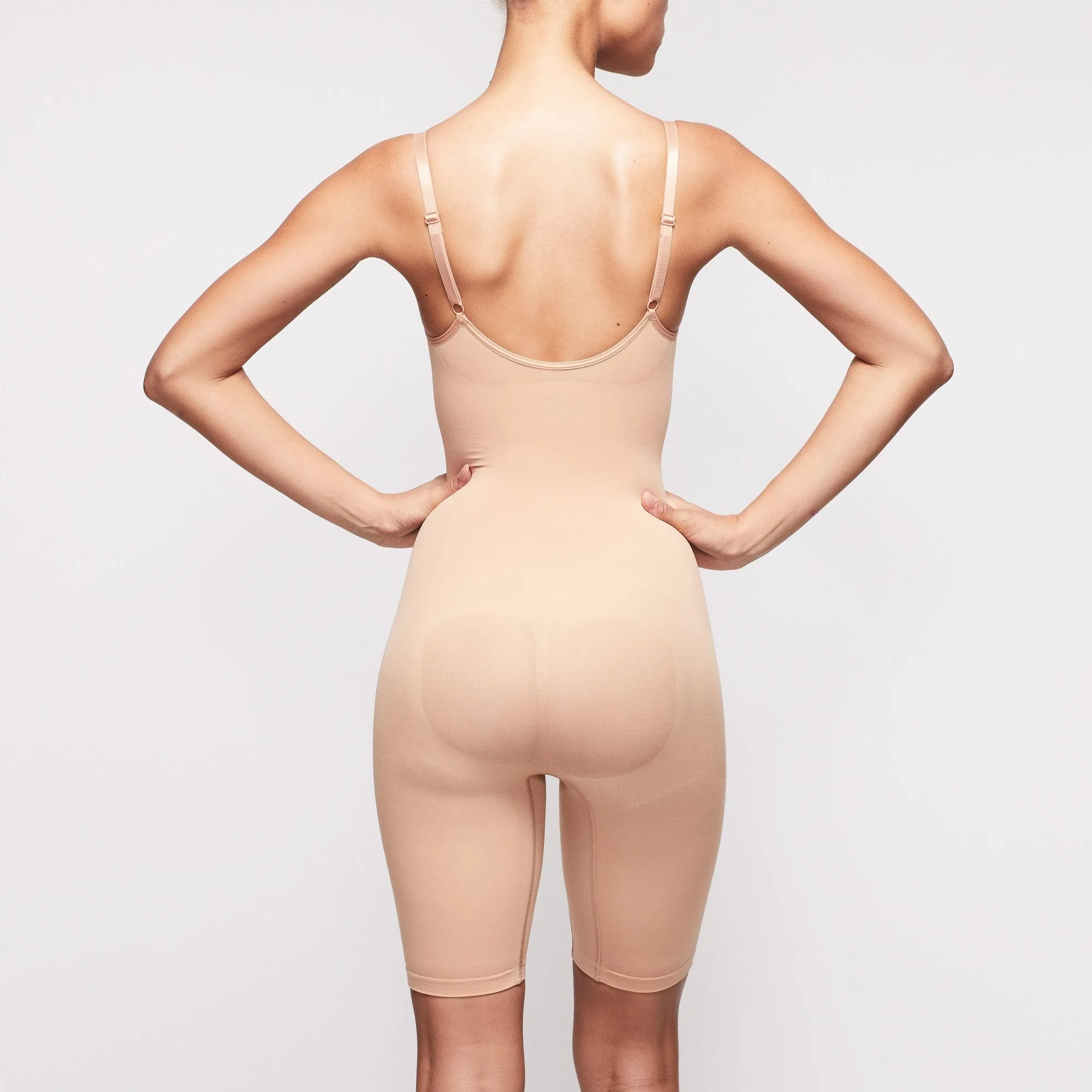 SCULPTING BODYSUIT MID THIGH W. OPEN GUSSET | OCHRE